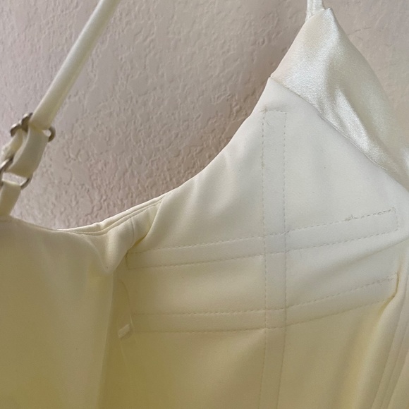 House of CB Reva Dress in Ivory satin size Medium NWOT white midi - Picture 14 of 17